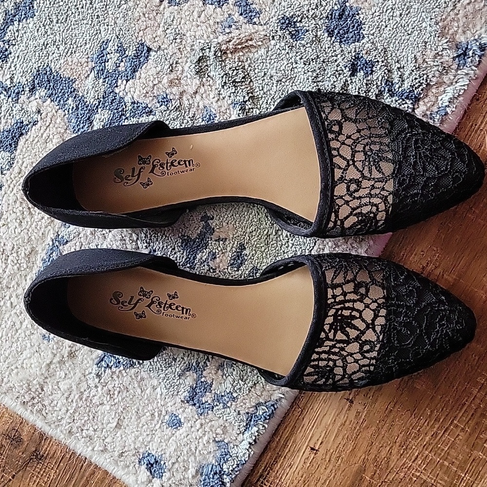 EXCELLENT CONDITION!!SELF-ESTEEM BLACK POINTE LACE SLIP-ON FLATS